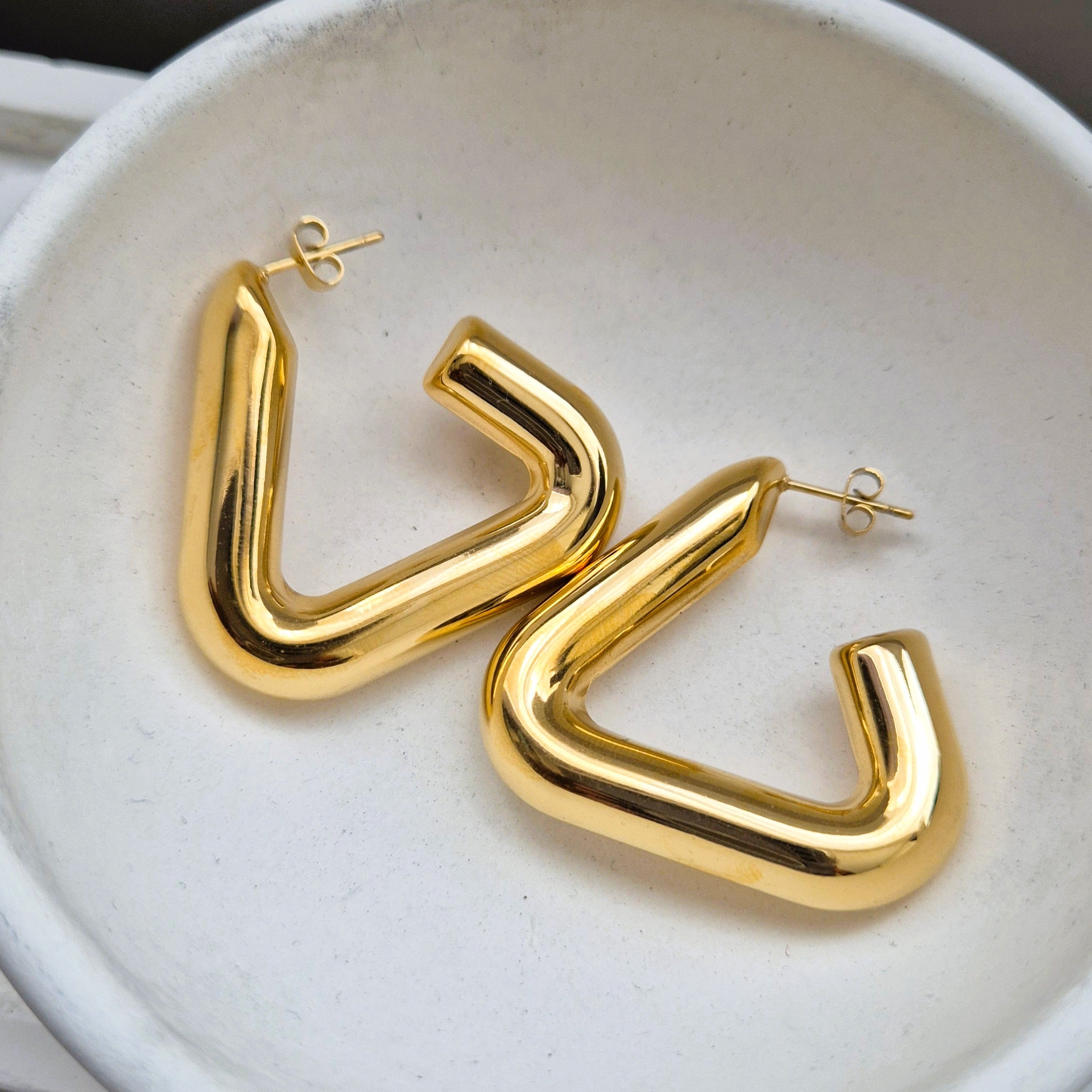 Triangle Stud Earrings - Iṣura