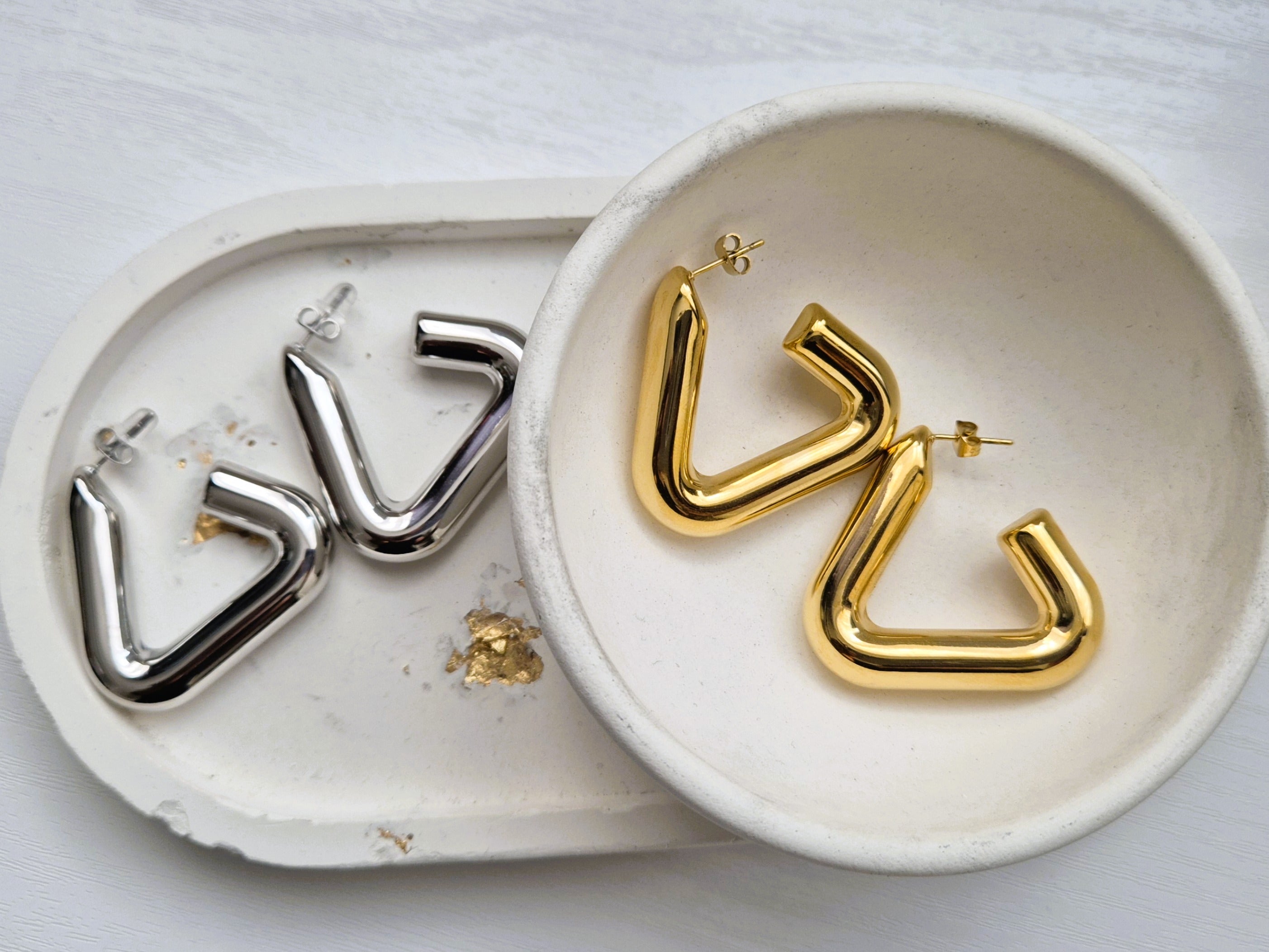 Triangle Stud Earrings - Iṣura