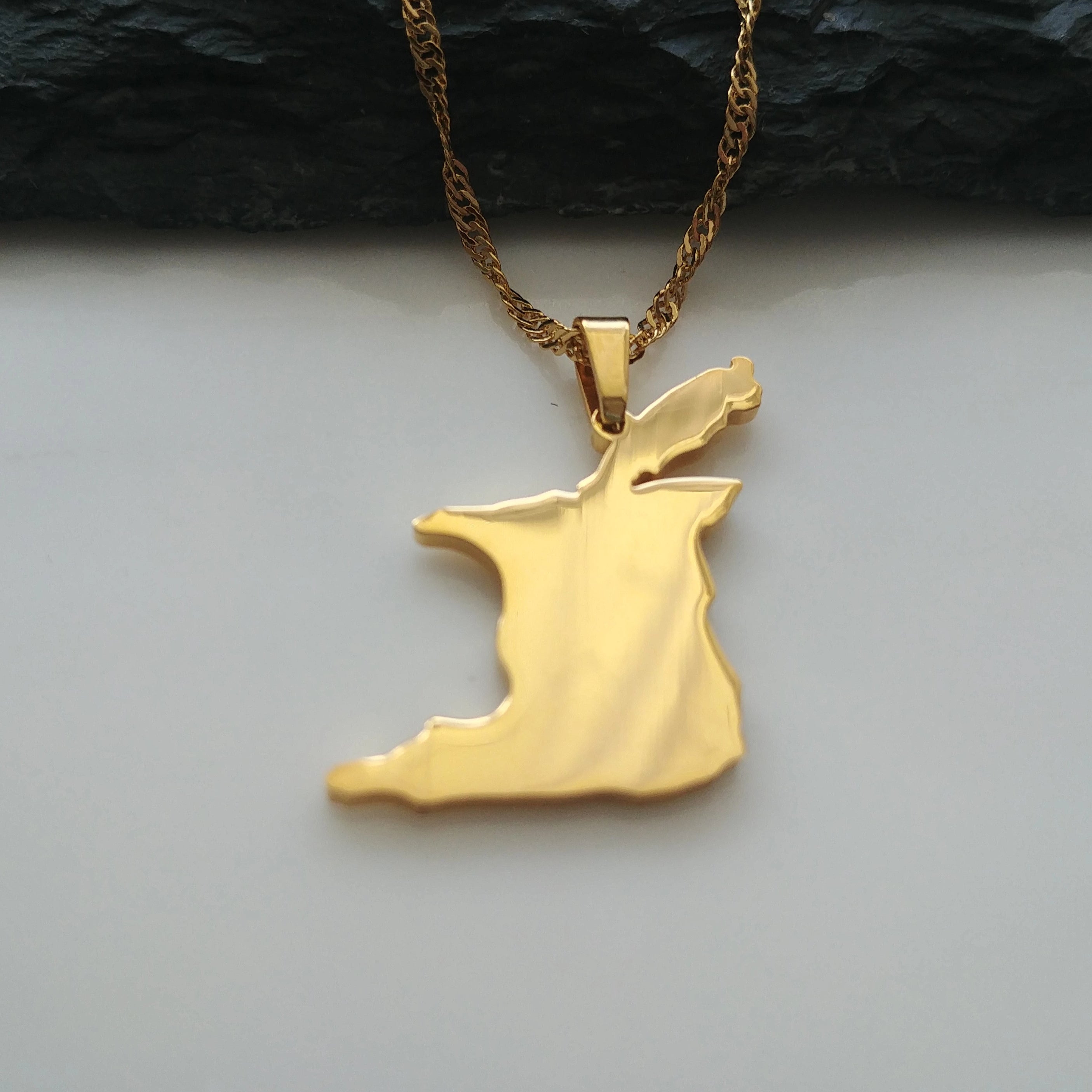 Trinidad & Tobago Plain Map Pendant - Iṣura
