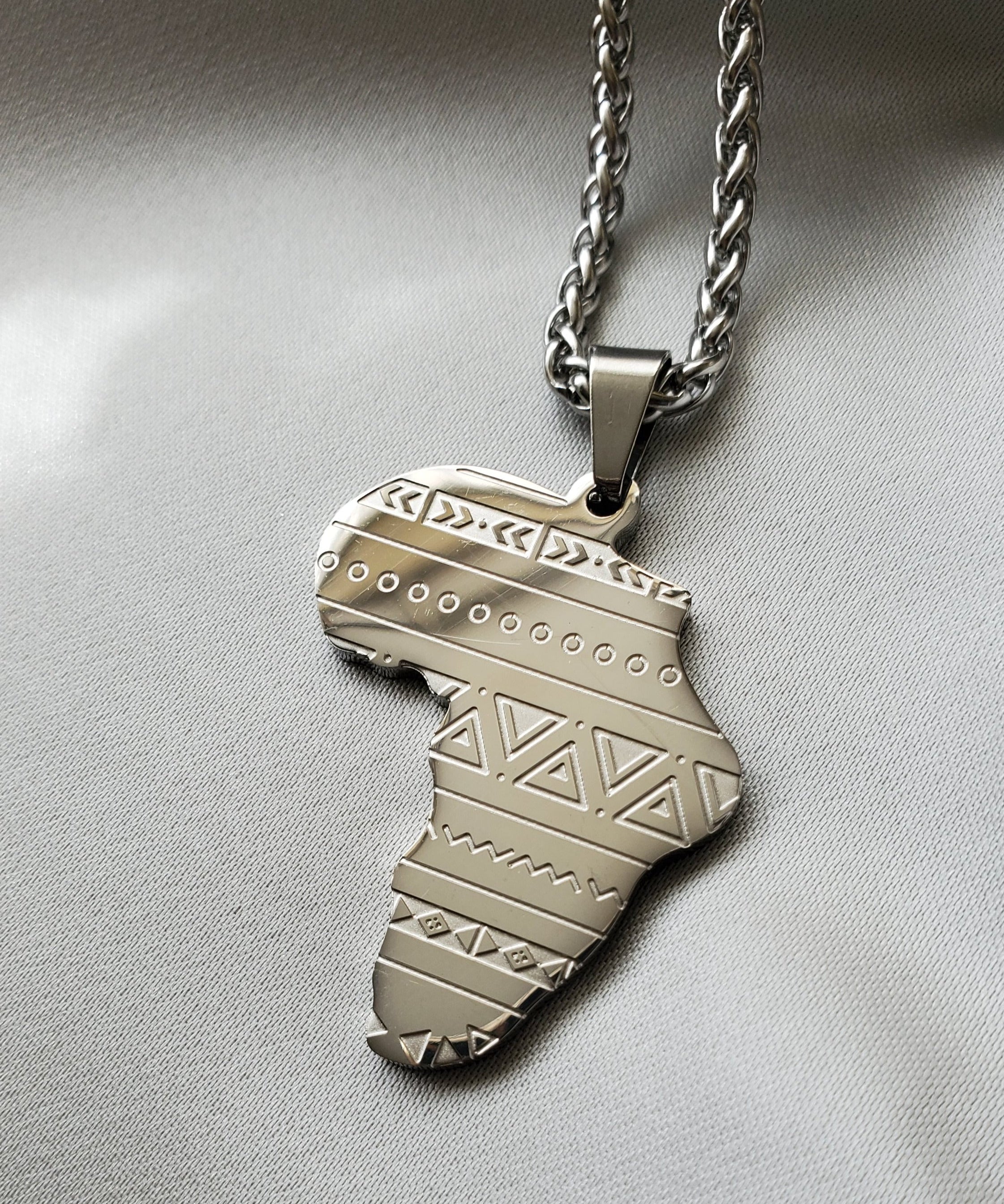 Tribal Africa Map Pendant - Iṣura