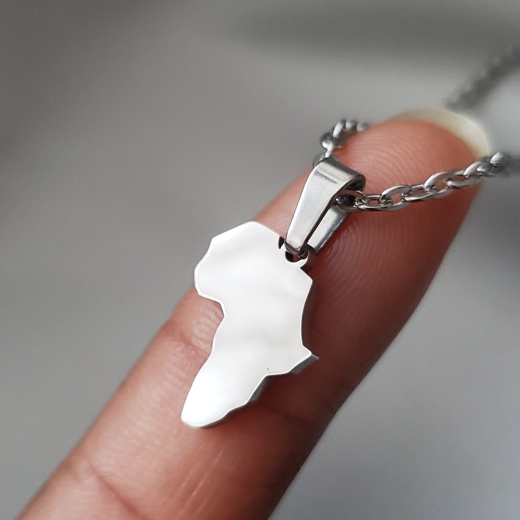 Mini Plain Africa Pendant - Iṣura