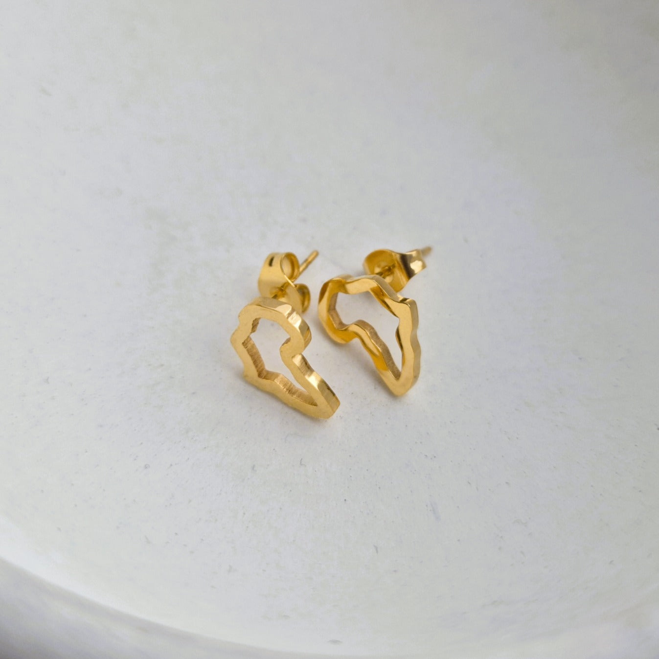 Small Africa Outline Stud Earrings - Iṣura