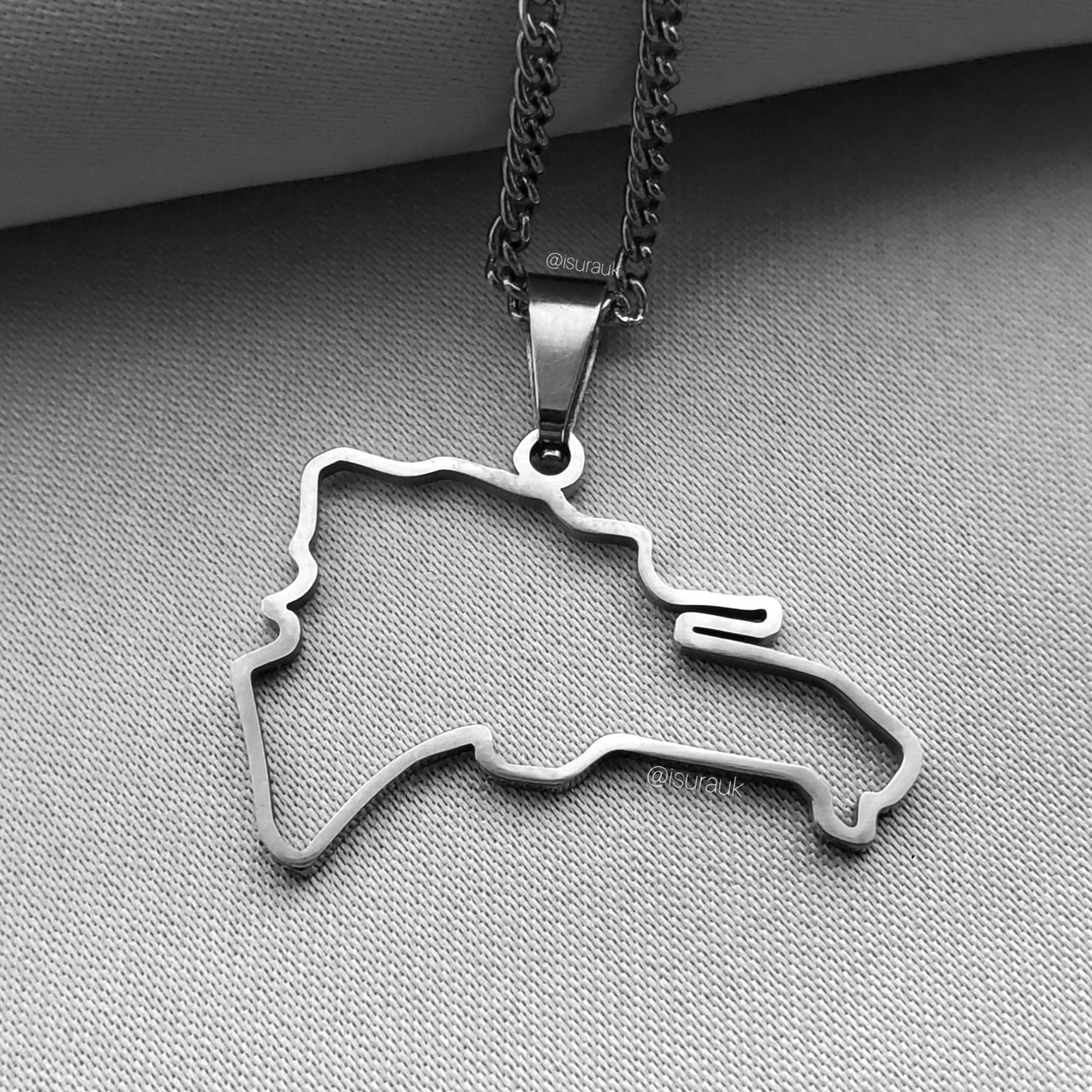 Dominican Republic Outline Map Pendant - Iṣura