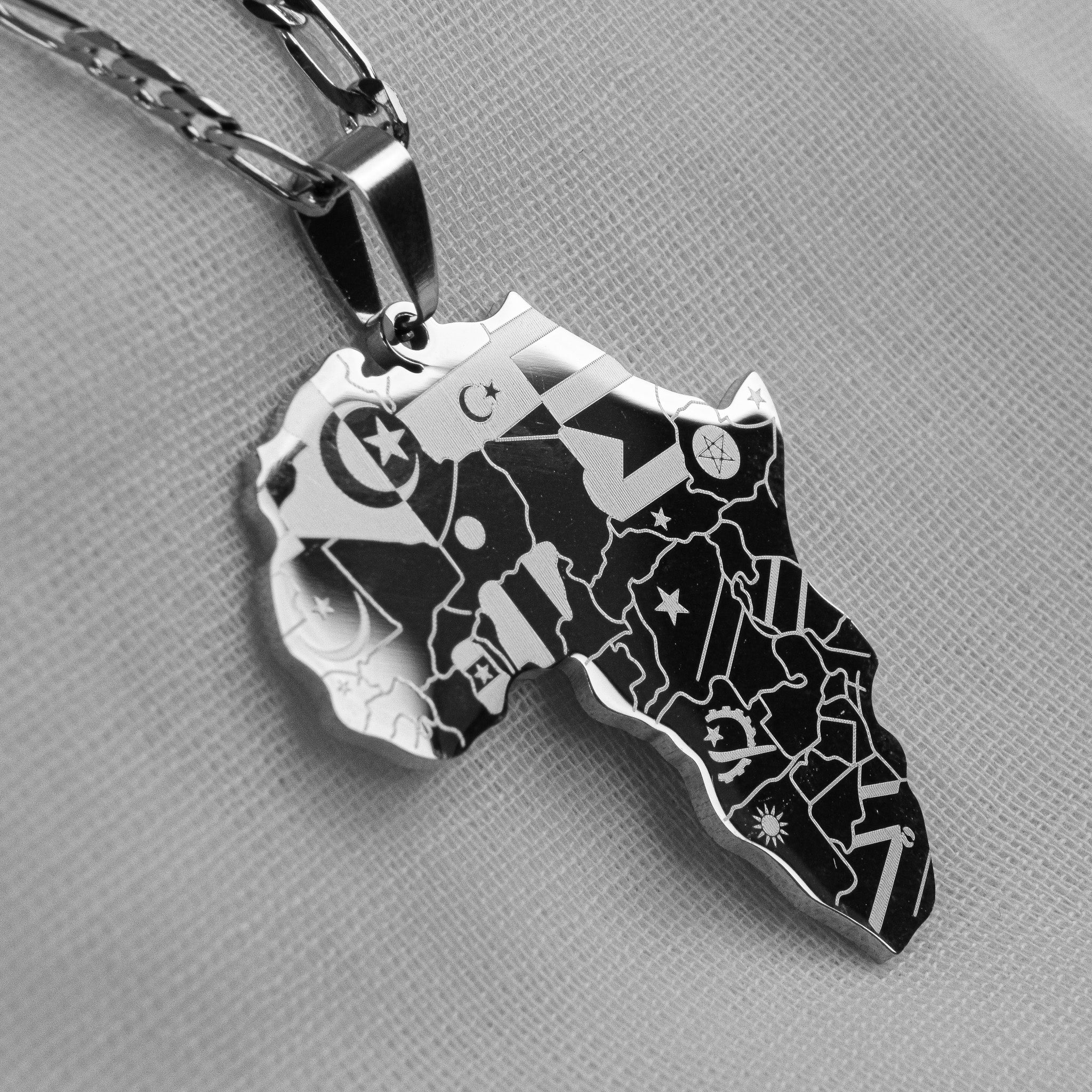 One Africa 'Flags' Pendant Large - Iṣura
