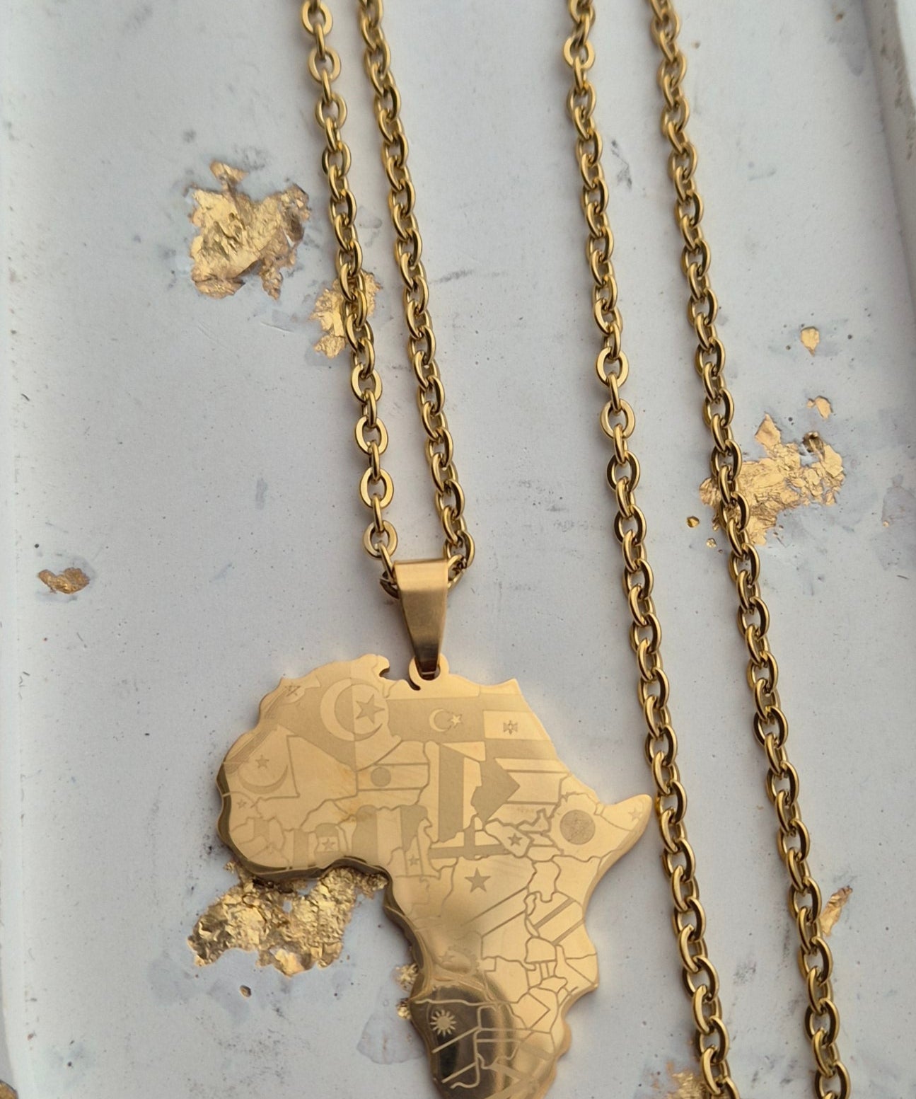 One Africa 'Flags' Pendant Large (Rolo Chain) - Iṣura