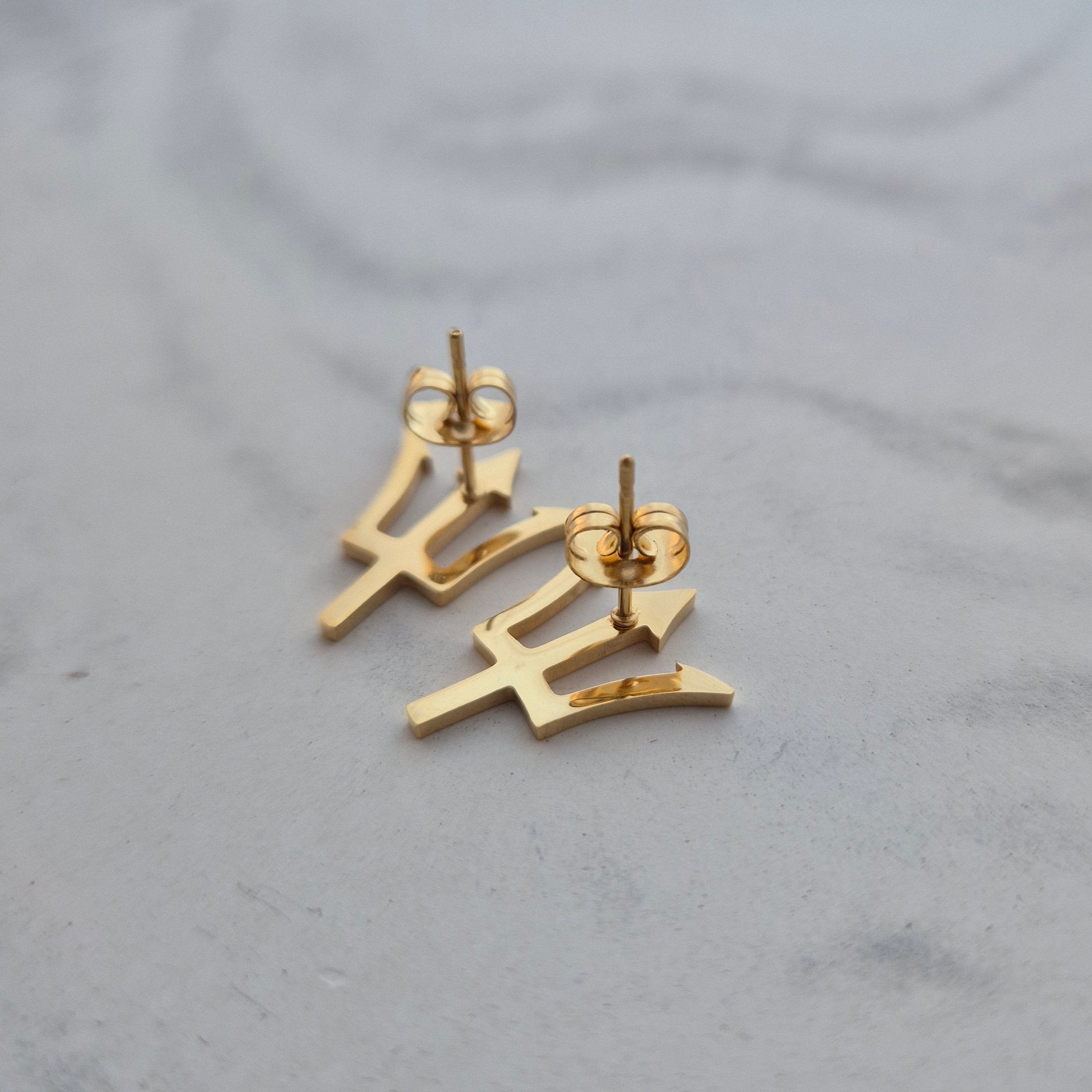 Barbados Trident Stud Earrings - Iṣura