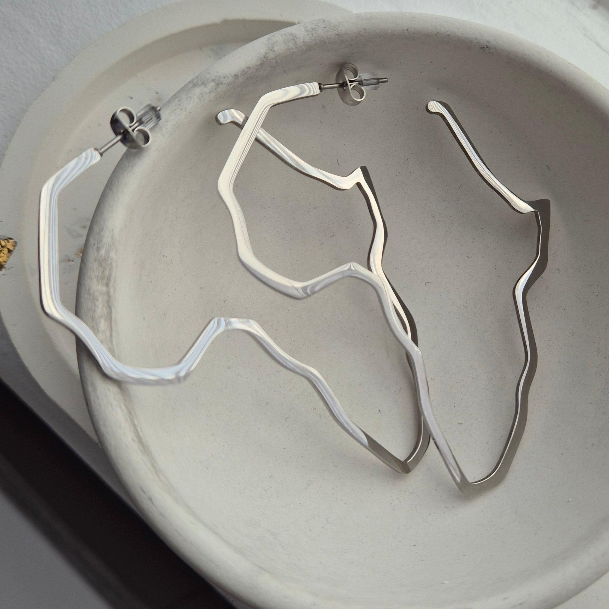 Africa Outline Earrings - Iṣura