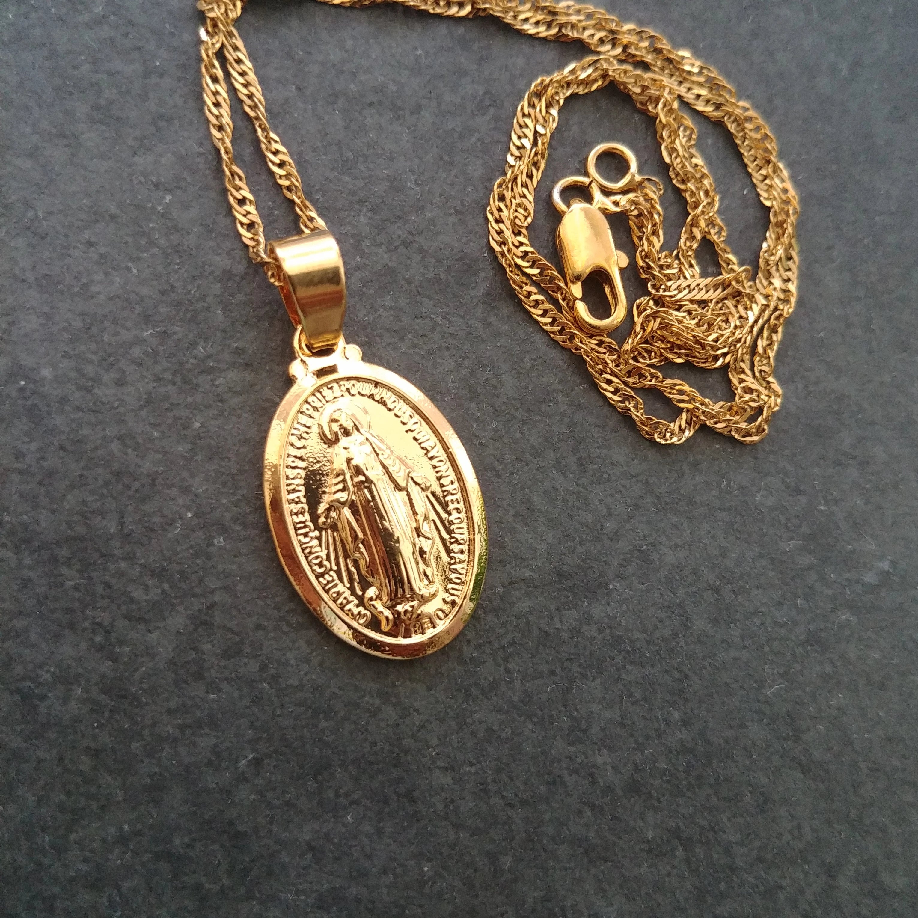 Virgin Mary Pendant - Iṣura