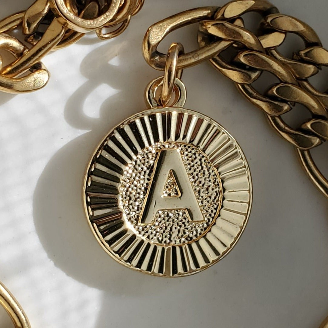 Initial Letter 'A' Pendant Choker - Iṣura