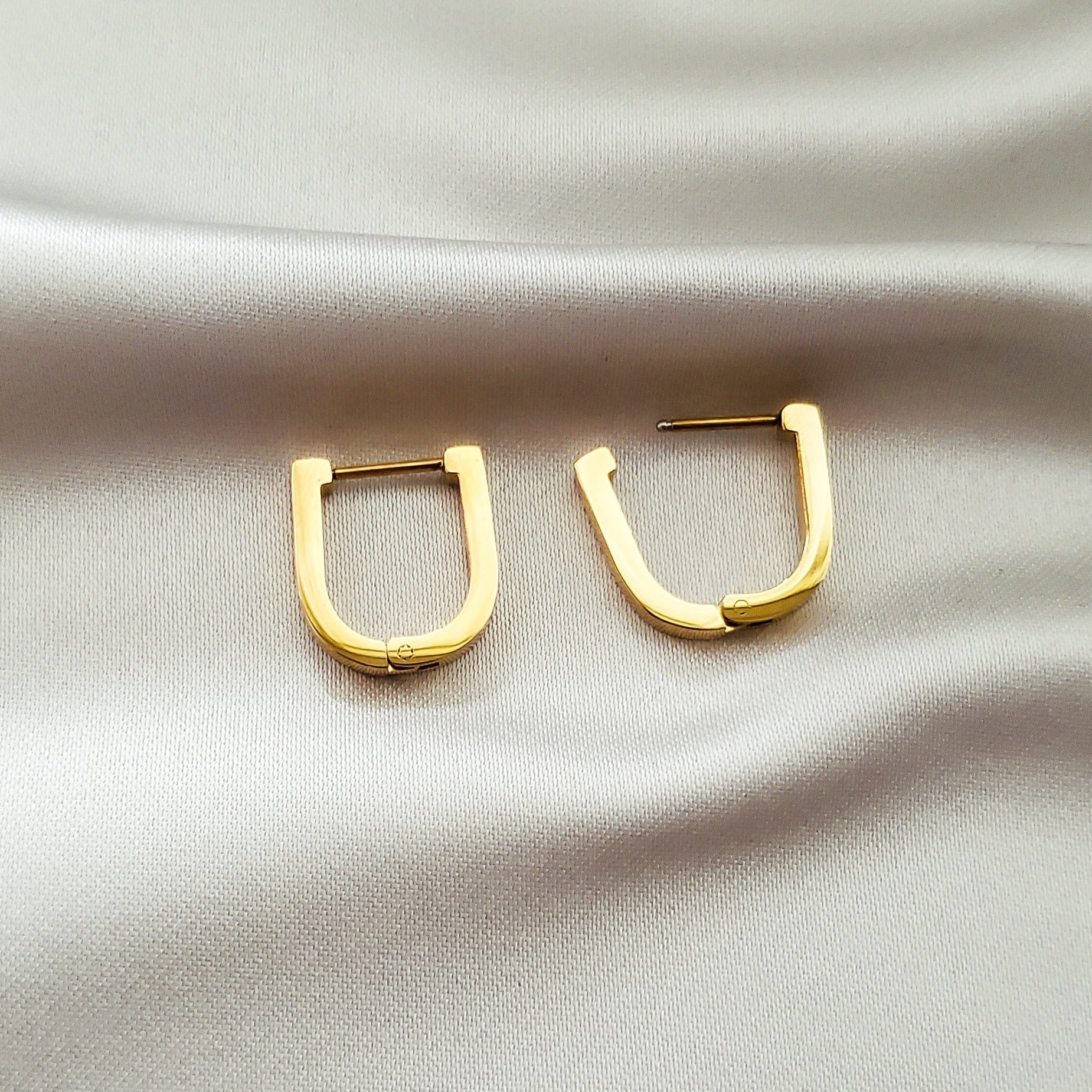 Naomi Earrings - Iṣura