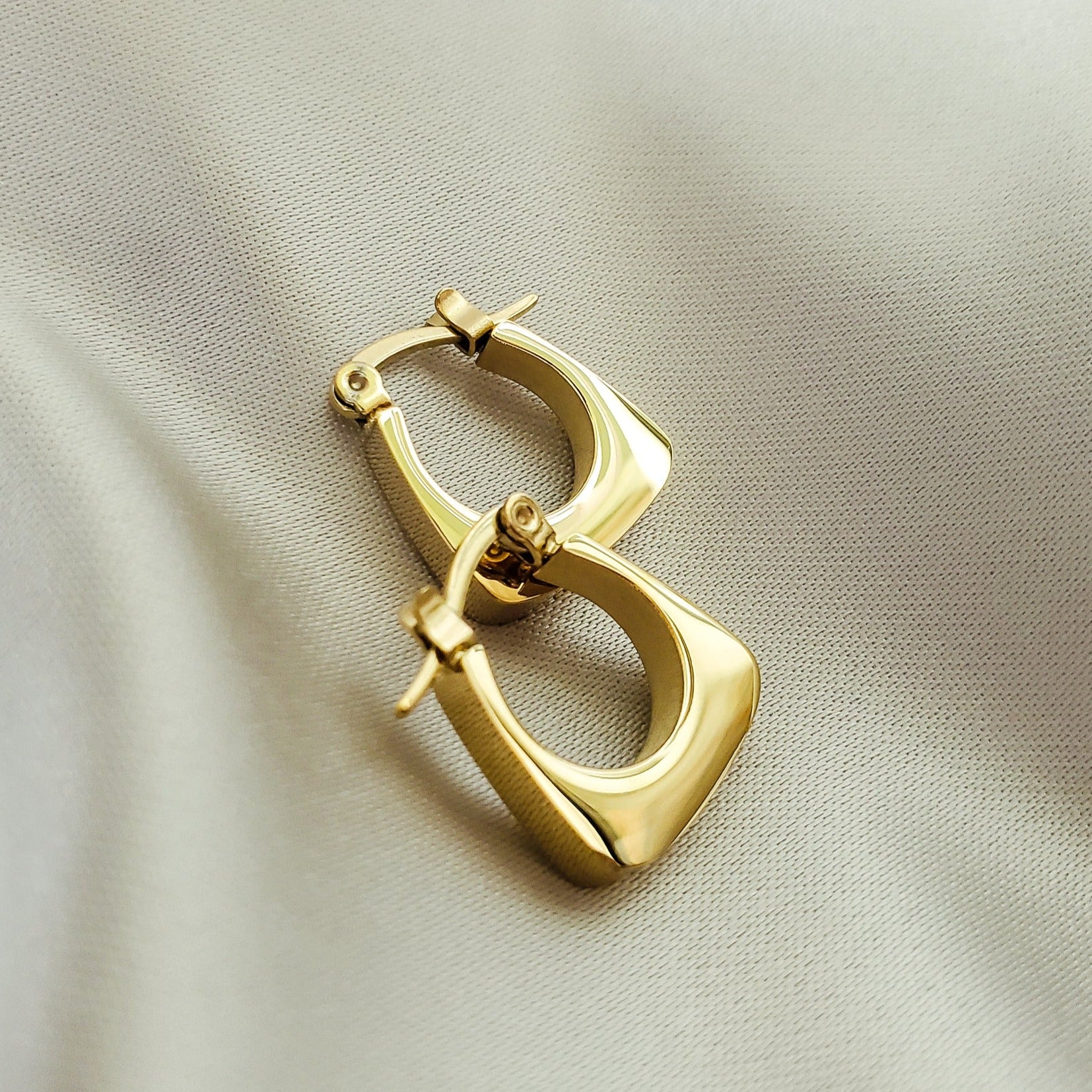 Ana Earrings - Iṣura