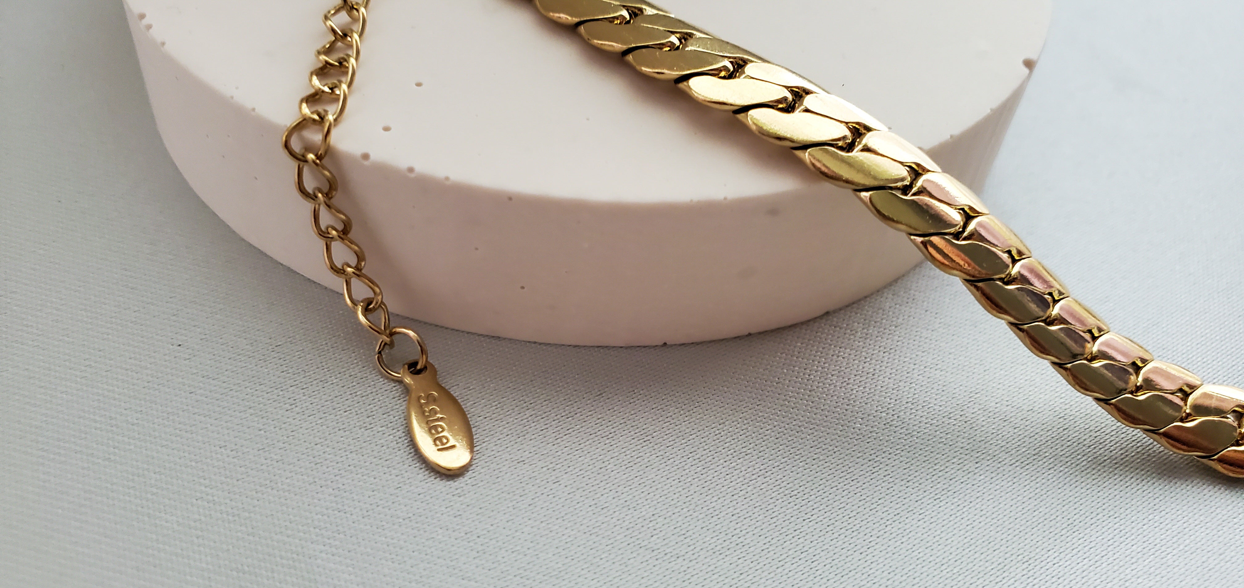 Nova Chain Necklace - Iṣura