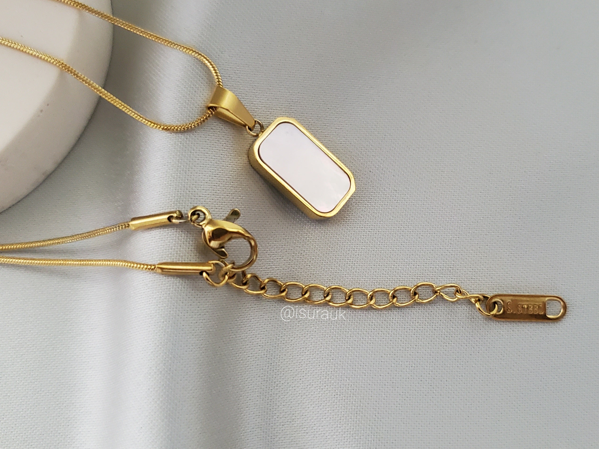 Day and Night Double Sided Pendant - Iṣura