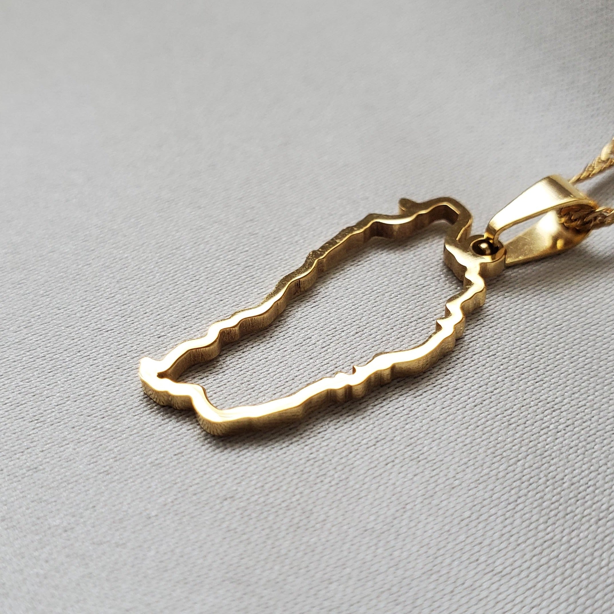 Dominica Outline Map Pendant - Iṣura