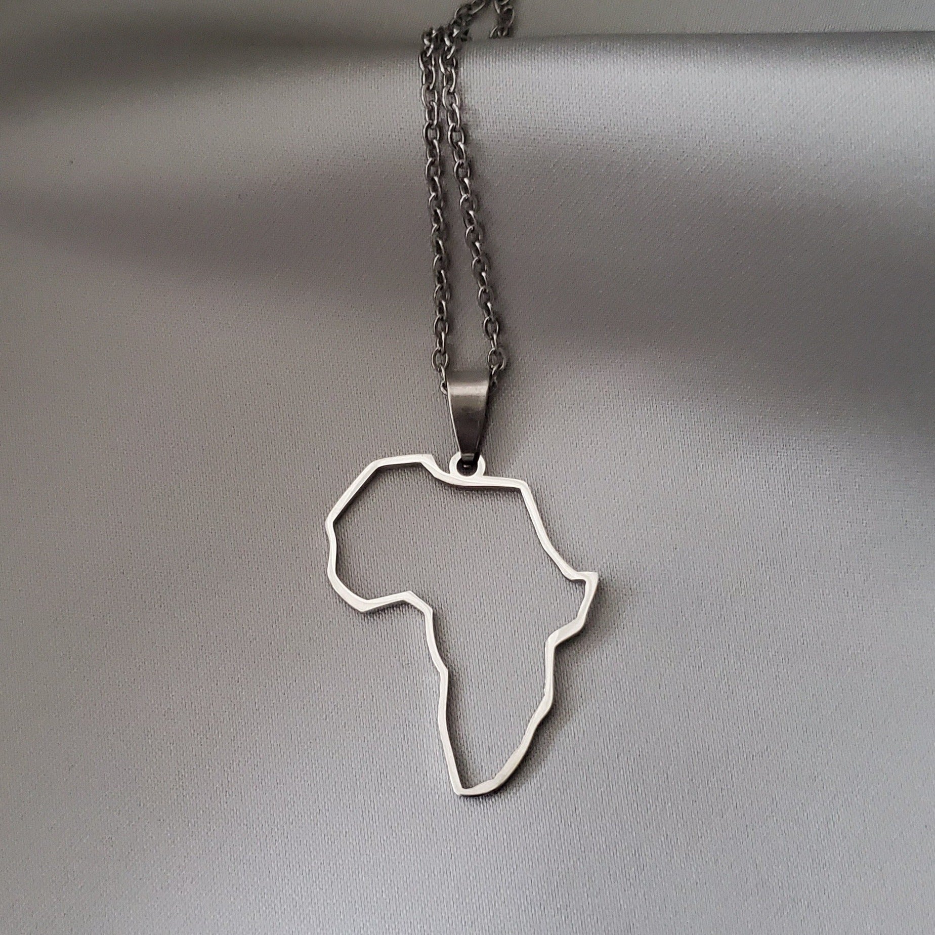 Africa Outline Pendant - Iṣura