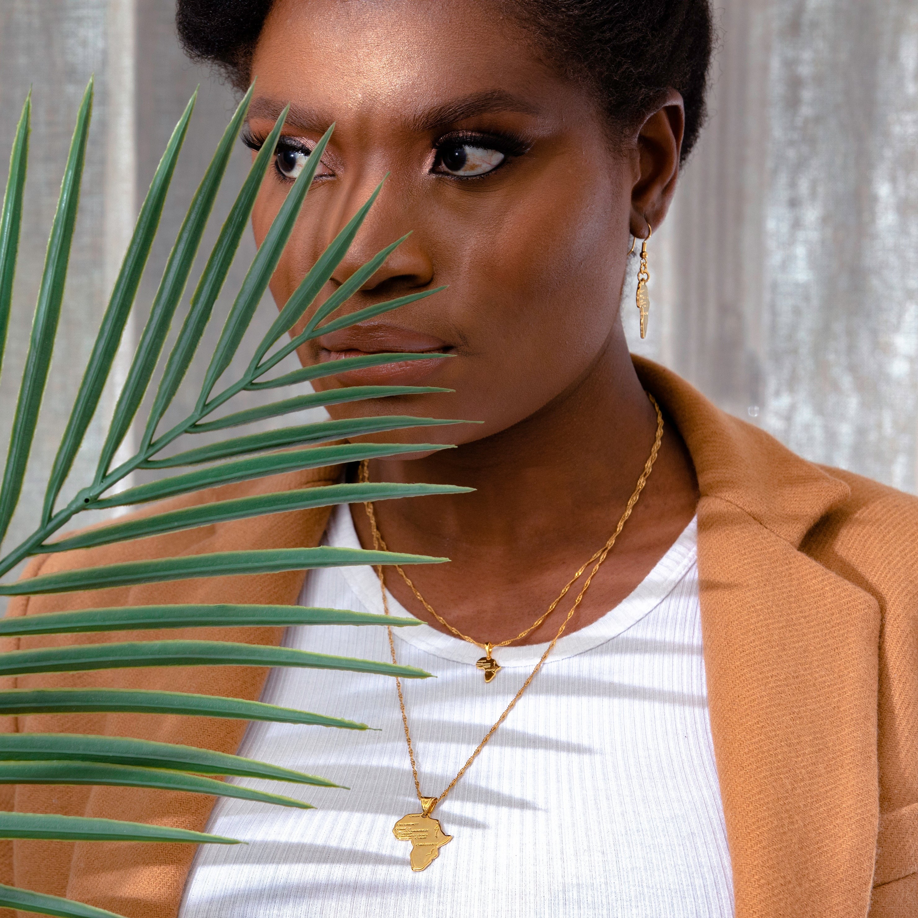 Africa Motherland Pendant - Iṣura