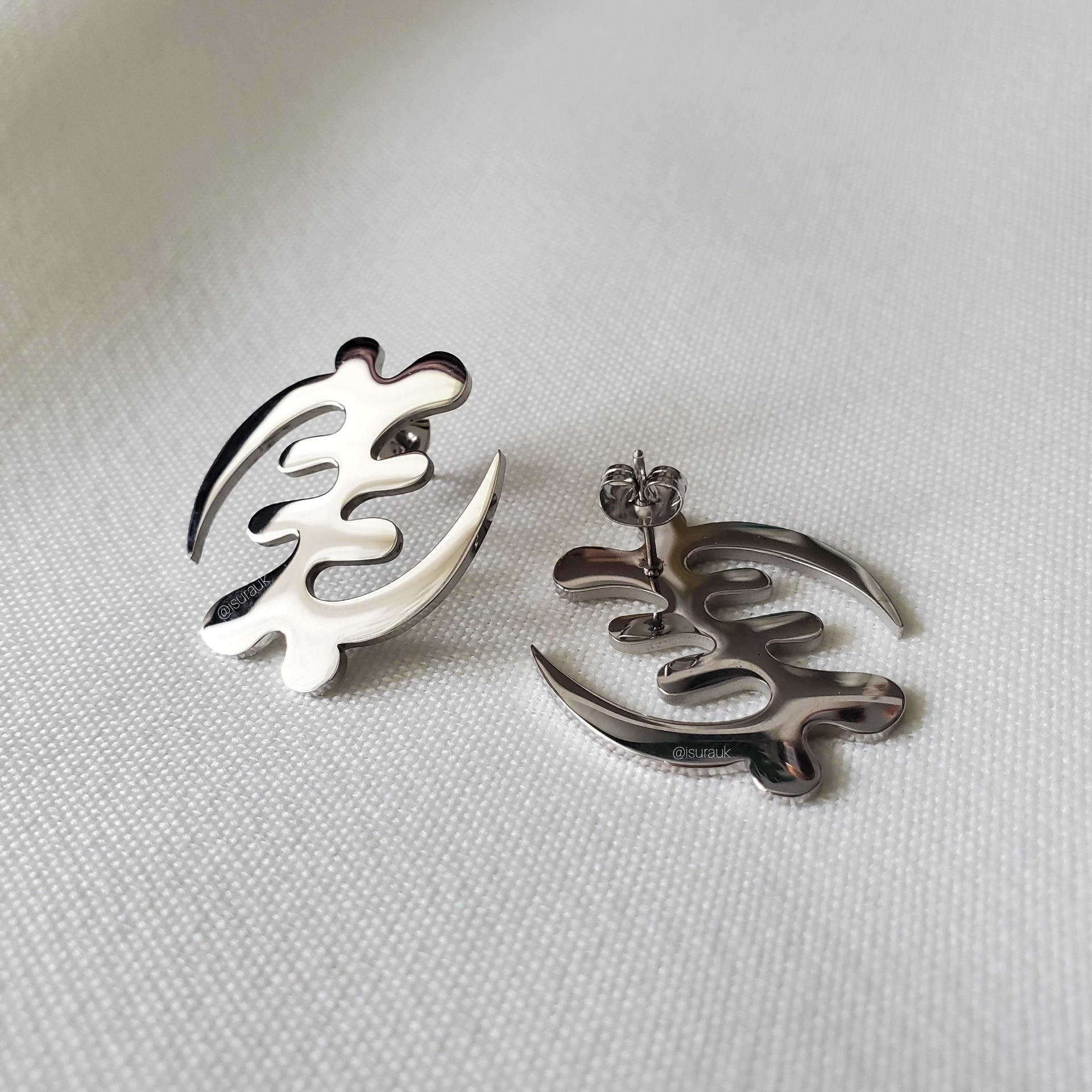 Gye Nyame Stud Earrings - Large - Iṣura