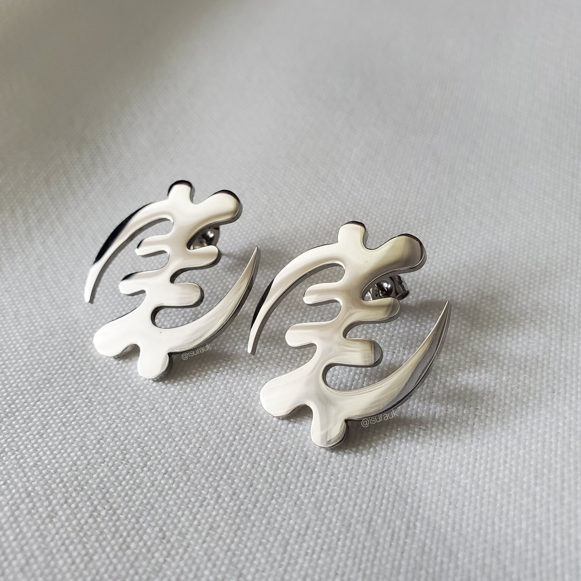 Gye Nyame Stud Earrings - Large - Iṣura