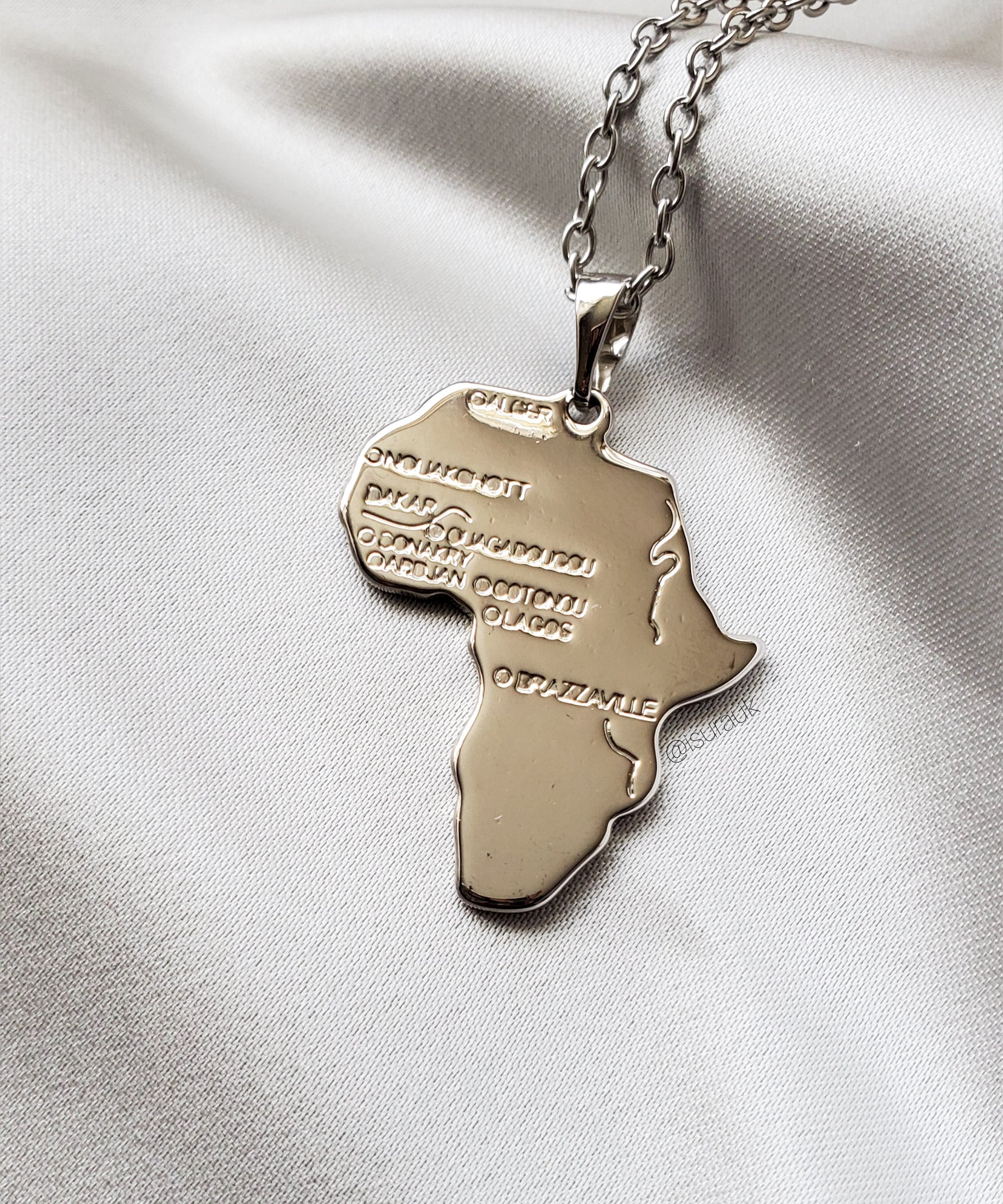 Africa Motherland Pendant (Large) - Iṣura