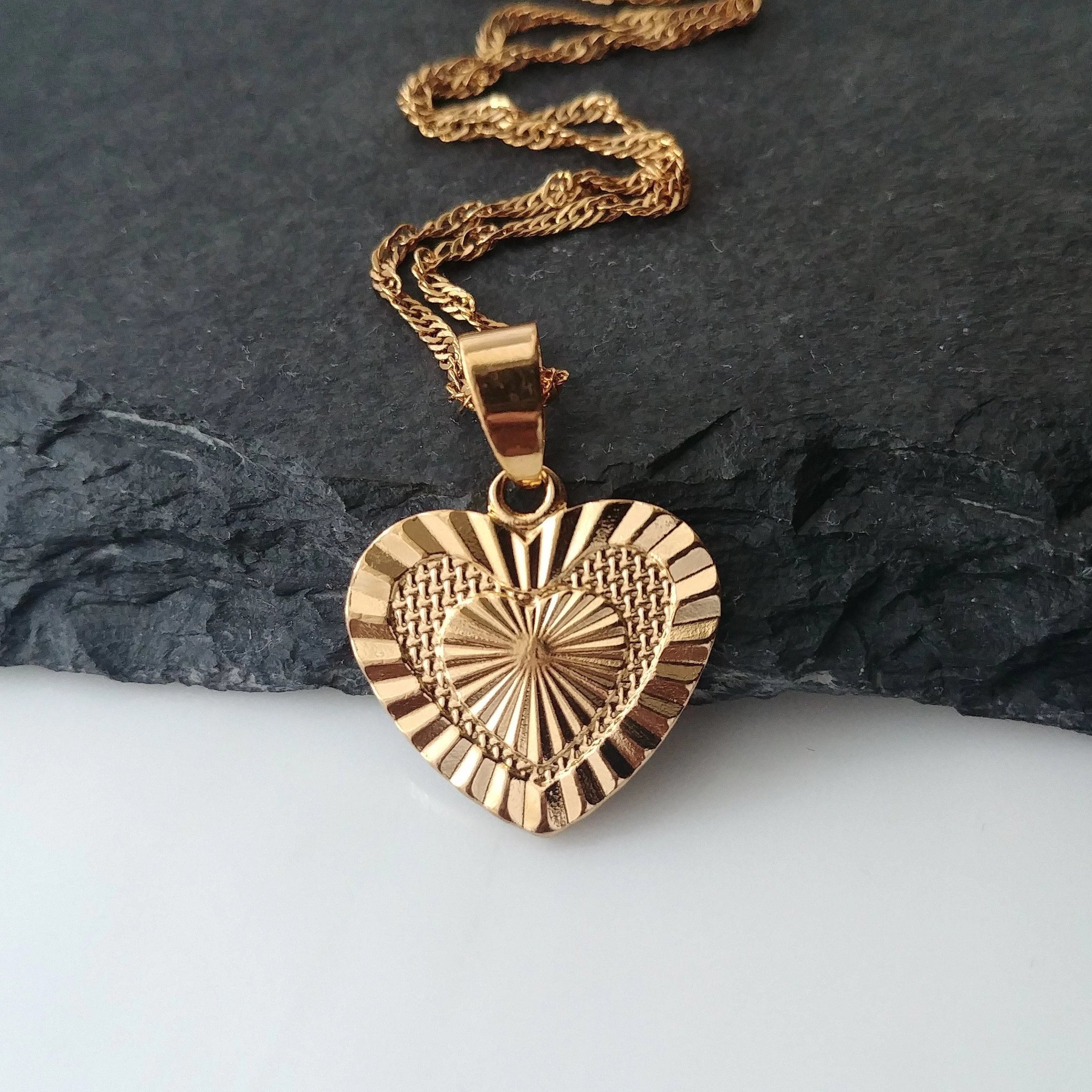 Love Heart Medallion Pendant - Iṣura
