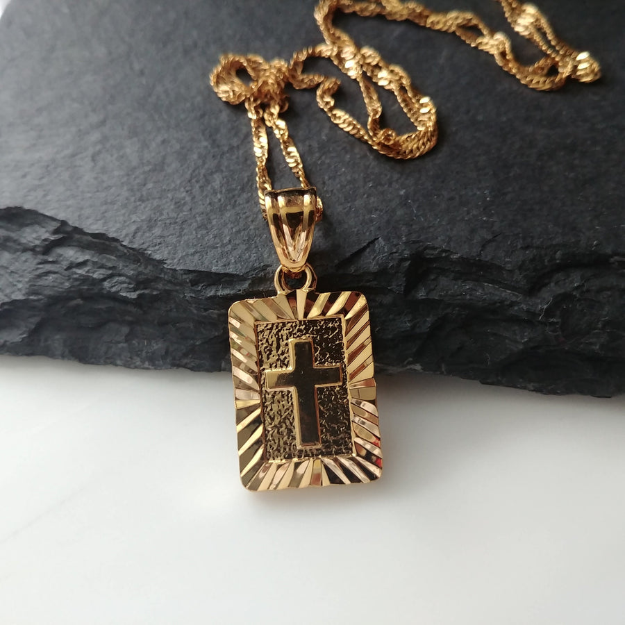 Cross Medallion Pendant - Iṣura