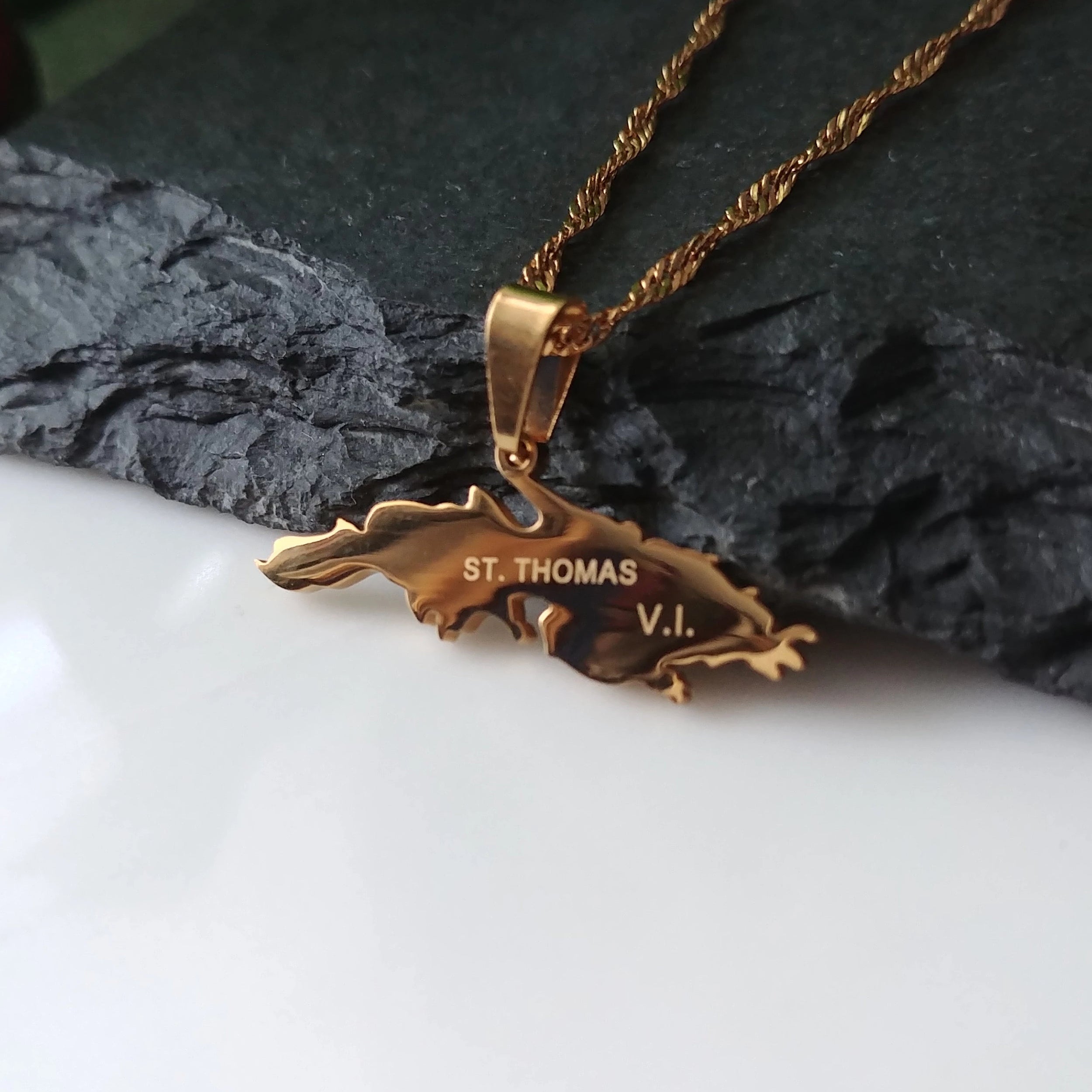 St Thomas VI Map Pendant - Iṣura