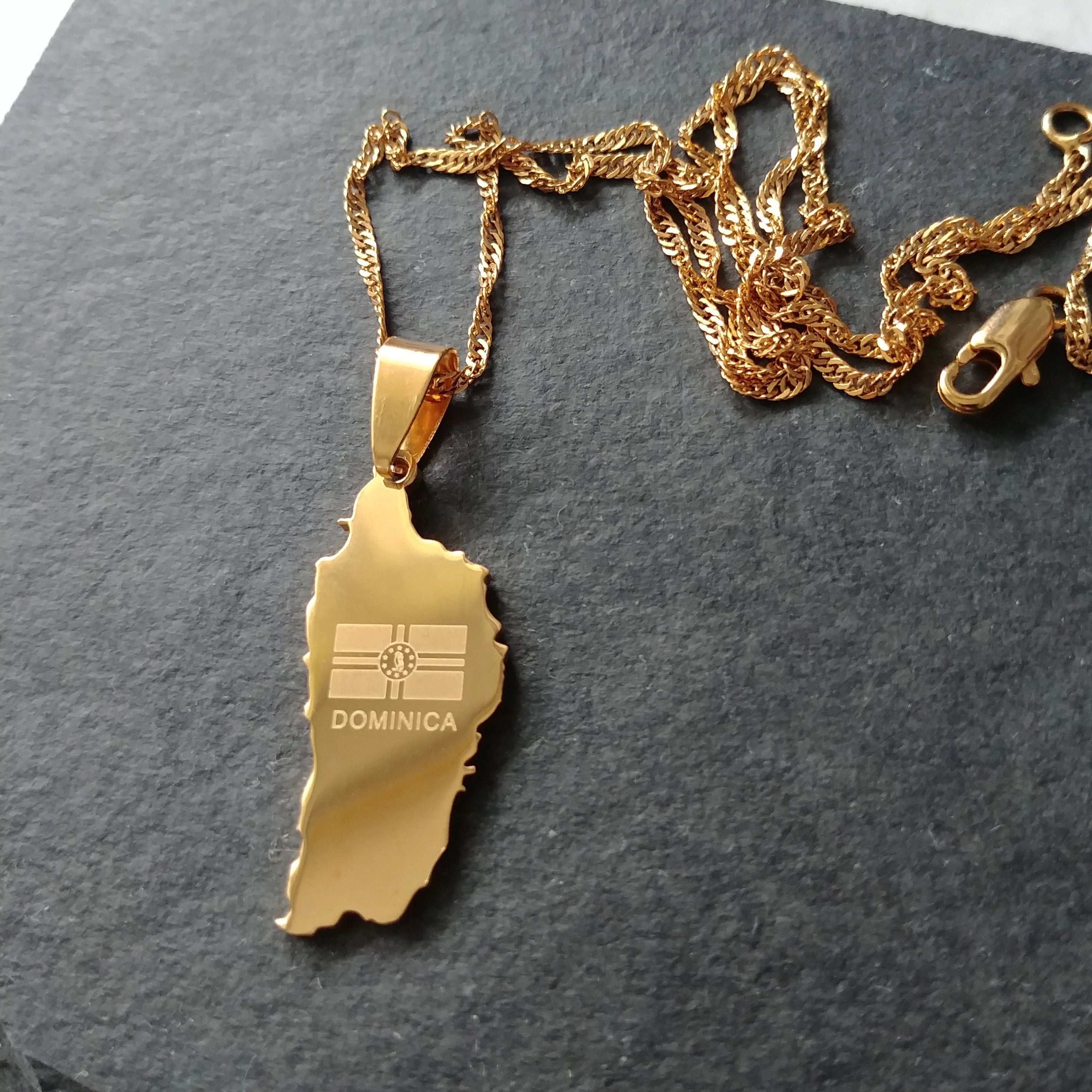 Dominica Flag Pendant - Iṣura