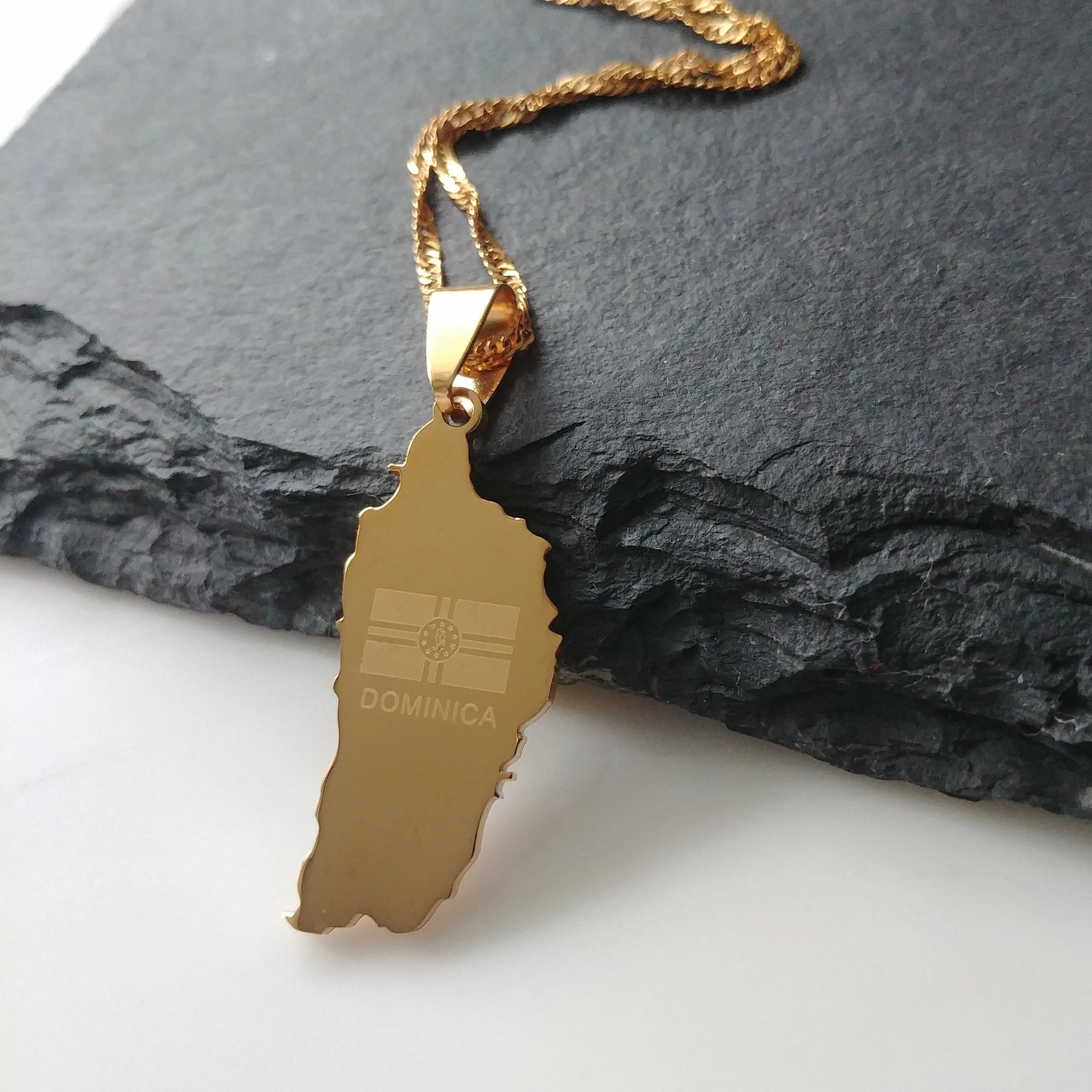 Dominica Flag Pendant - Iṣura