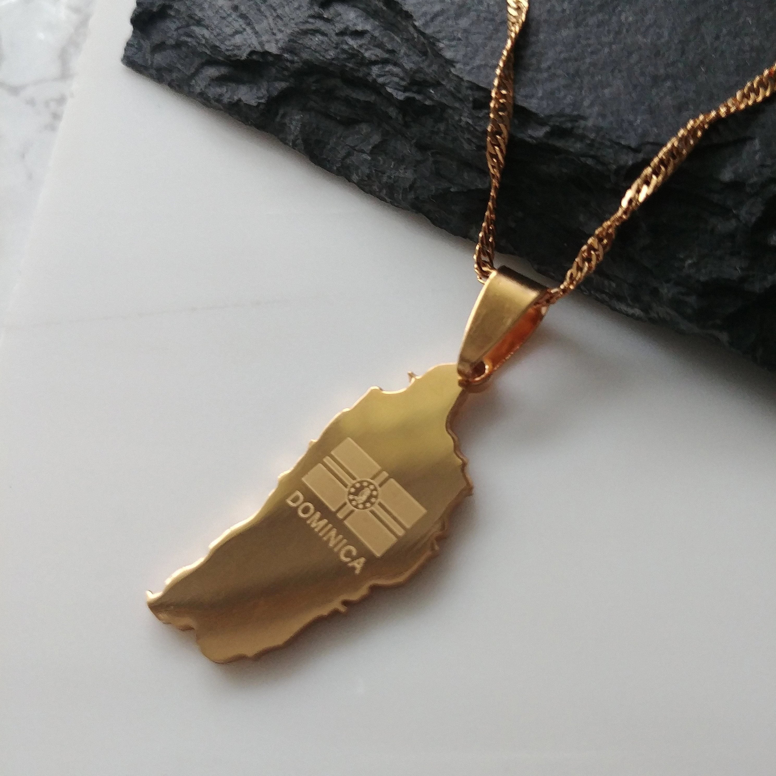 Dominica Flag Pendant - Iṣura